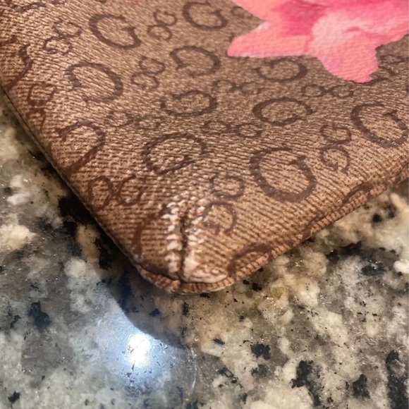 GUESS Signature Mocha multi pink Flowers Wristlet Wallet With Outer Slip Pocket - Picture 6 of 10